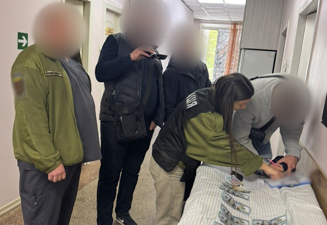 Новини України - На Одещині військового медика спіймали на хабарі