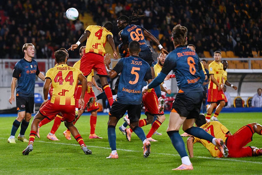 Новини спорту - Наполі мінімально перемогла Лечче на виїзді