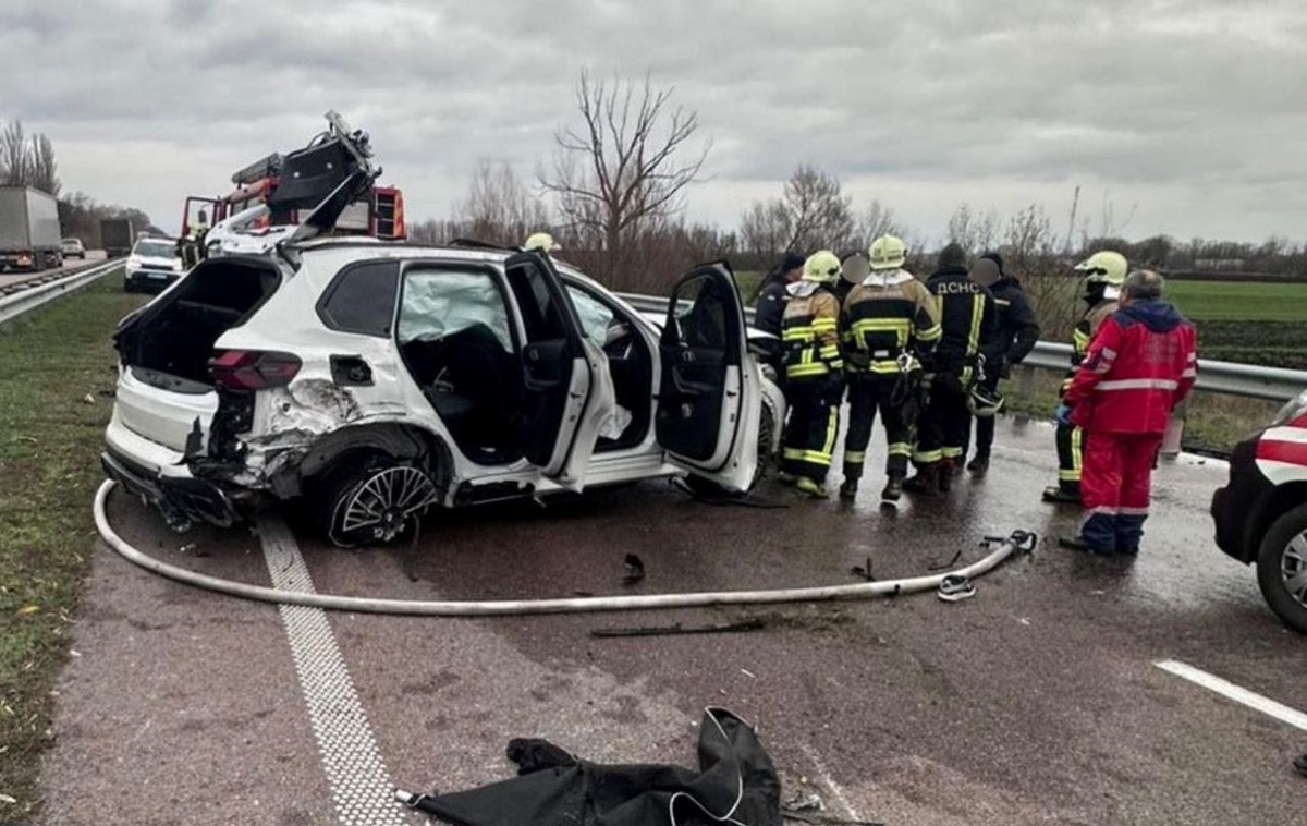 Новини України - Смертельна ДТП під Києвом: BMW кілька разів перекинувся