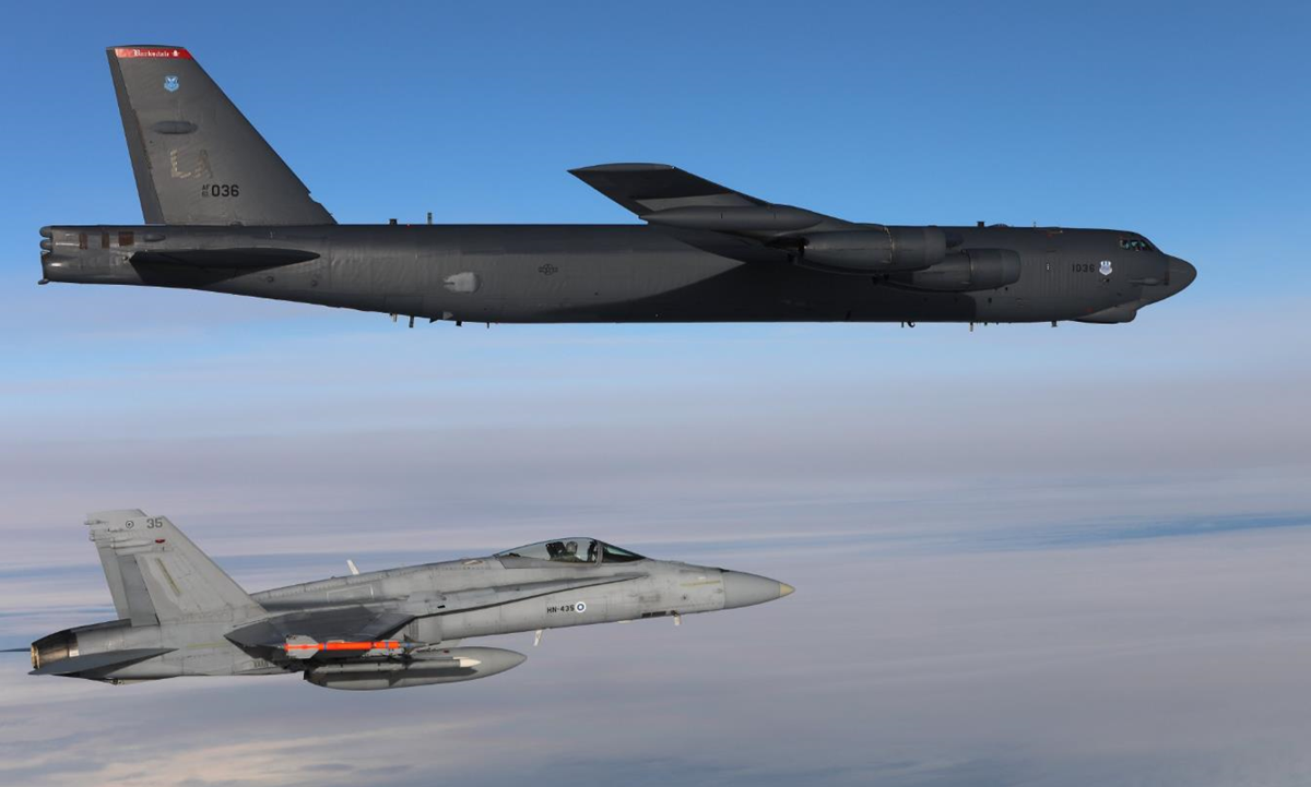 Новини світу - США відпрацювали удари з ядерного бомбардувальника на кордоні з РФ