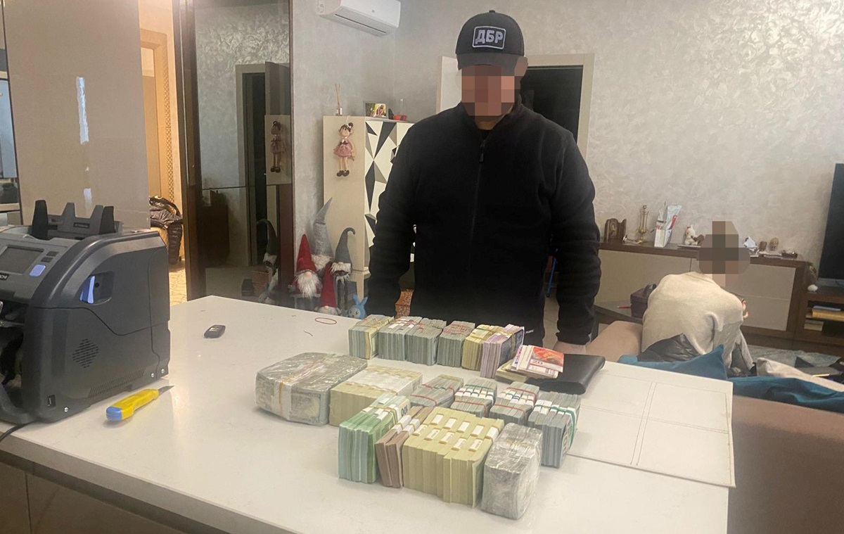 Новини України - У посадовиці екоінспекції вилучили понад $1 млн