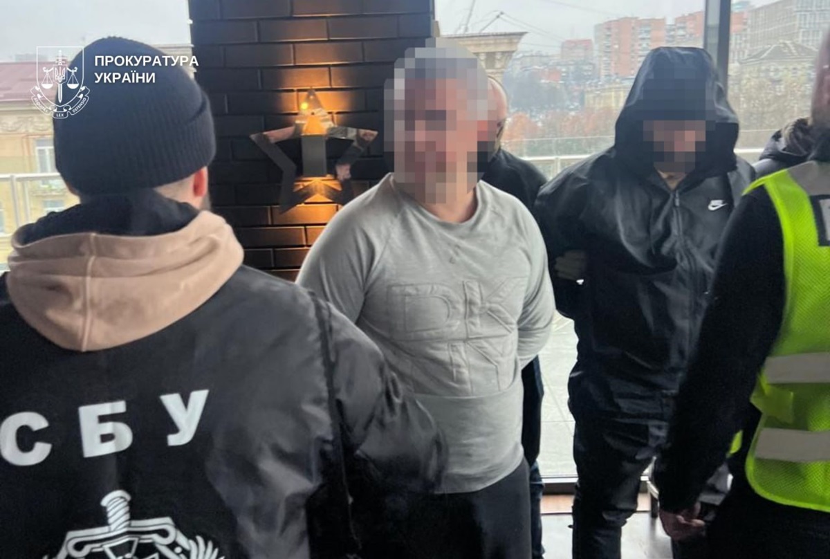 Новини України - Погрожували розправою: у Дніпрі затримали дох вимагачів